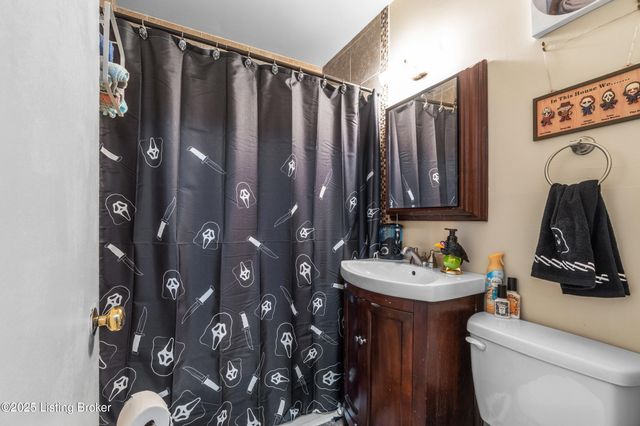 2018 Dixie Garden Dr, Louisville, KY 40272