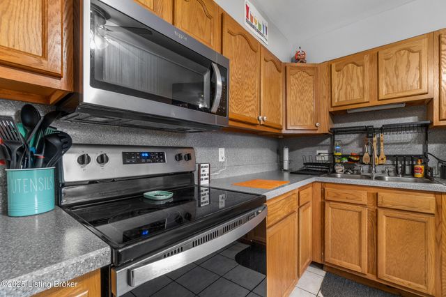 2018 Dixie Garden Dr, Louisville, KY 40272