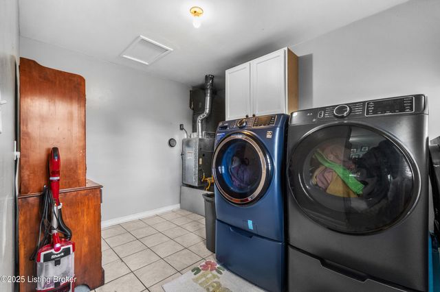 2018 Dixie Garden Dr, Louisville, KY 40272