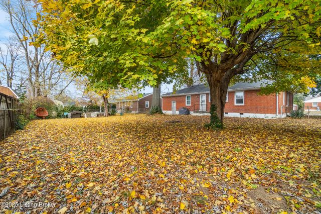 2018 Dixie Garden Dr, Louisville, KY 40272