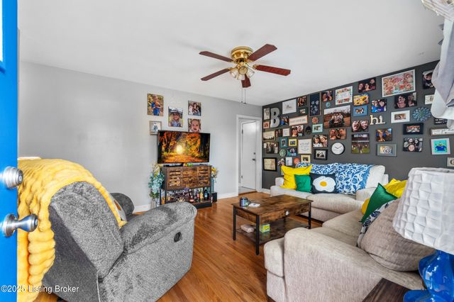 2018 Dixie Garden Dr, Louisville, KY 40272