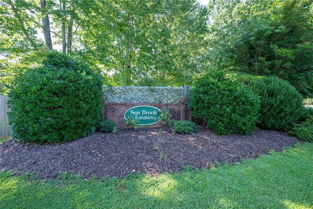 5046 Sunbrook NW Drive, Acworth, GA 30101