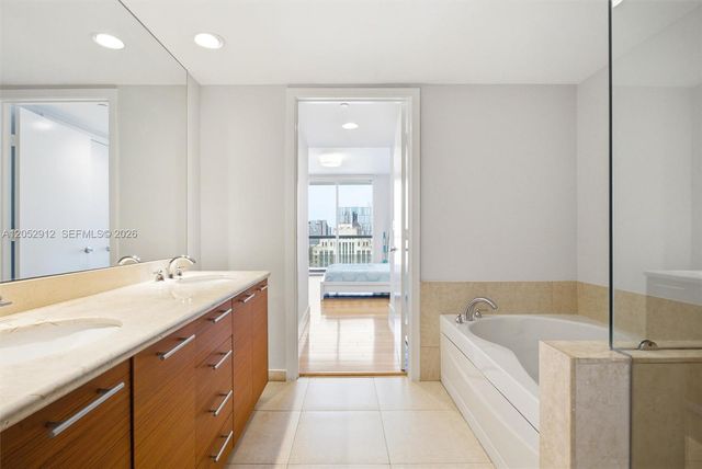 50 Biscayne Blvd 2510, Miami, FL 33132