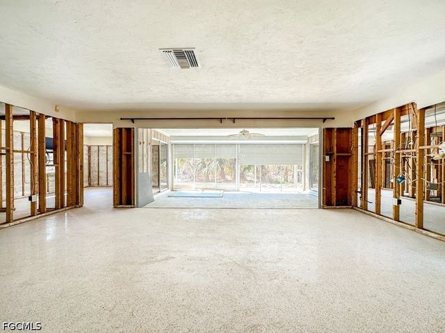 1314 Tahiti DR, Sanibel, FL 33957