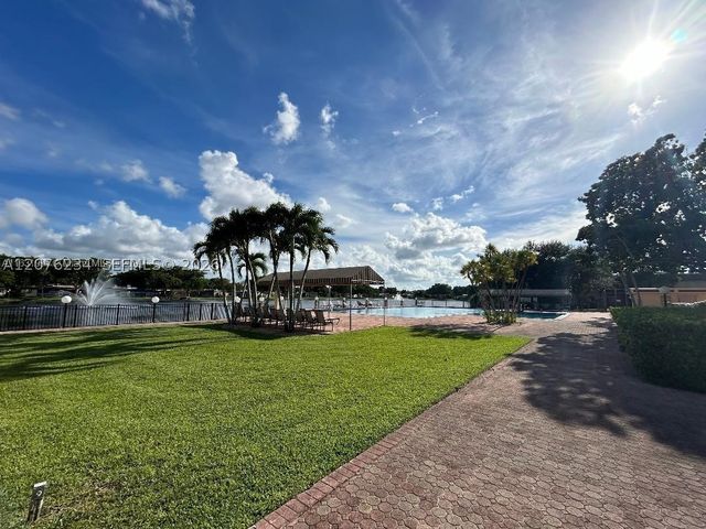 201 Berkley Rd 102, Hollywood, FL 33024