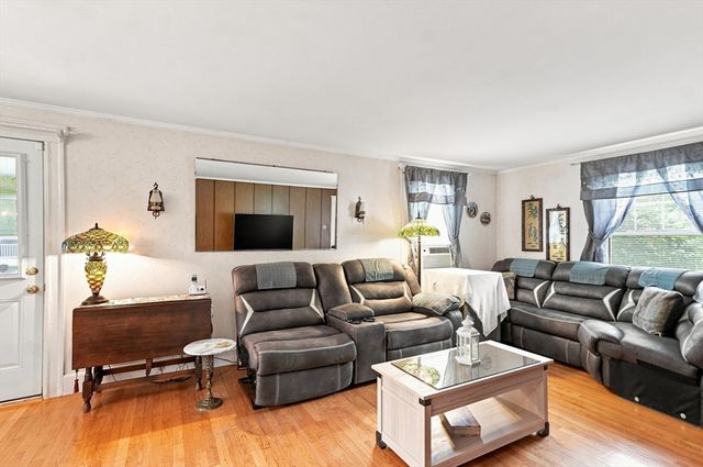 11 Kimball Rd, Methuen, MA 01844