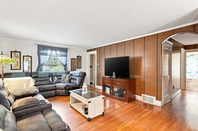 11 Kimball Rd, Methuen, MA 01844