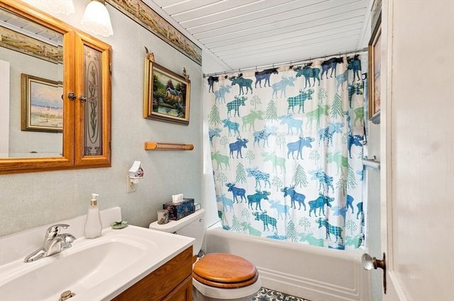 11 Kimball Rd, Methuen, MA 01844