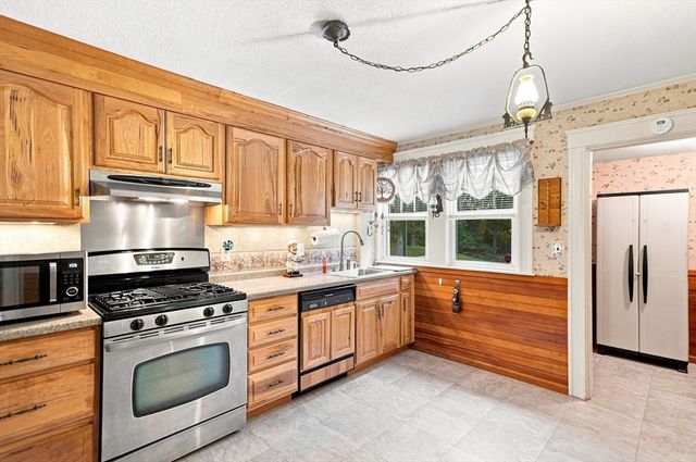 11 Kimball Rd, Methuen, MA 01844
