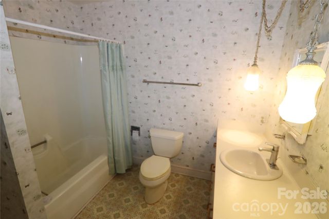 607 Willow Lane, Harrisburg, NC 28075