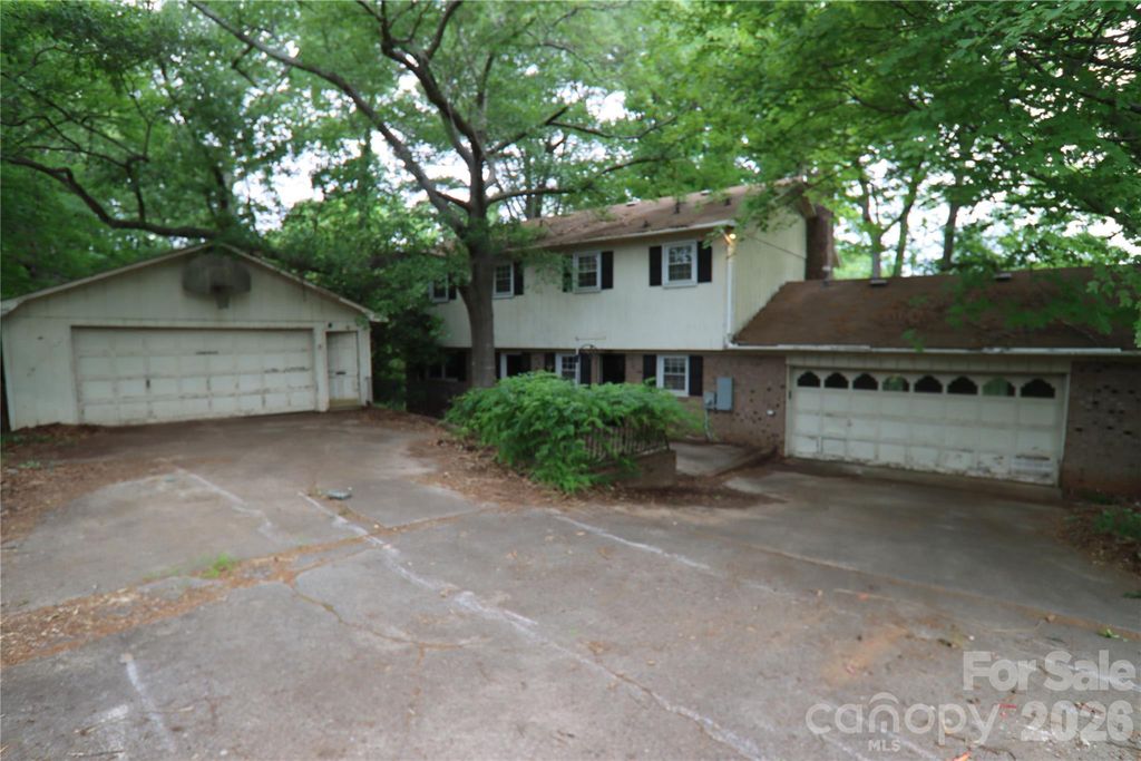607 Willow Lane, Harrisburg, NC 28075