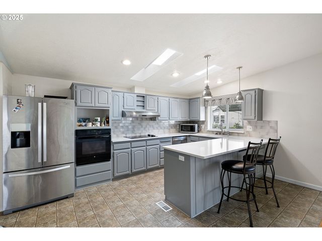 3355 N DELTA Hwy 160, Eugene, OR 97408