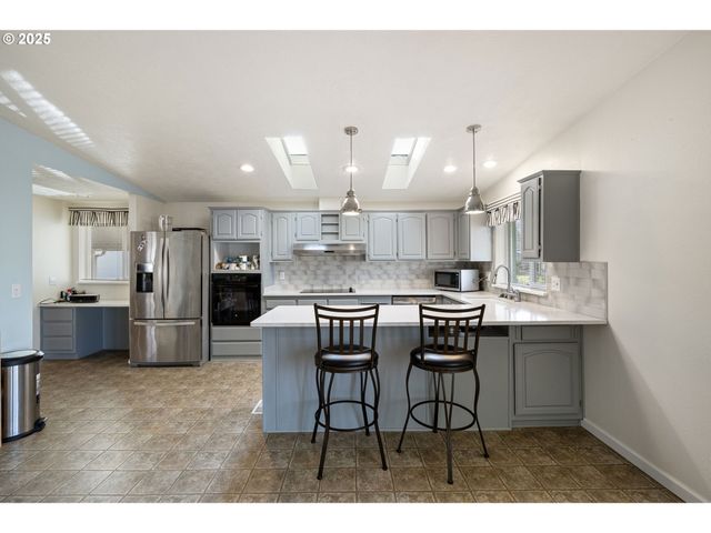 3355 N DELTA Hwy 160, Eugene, OR 97408