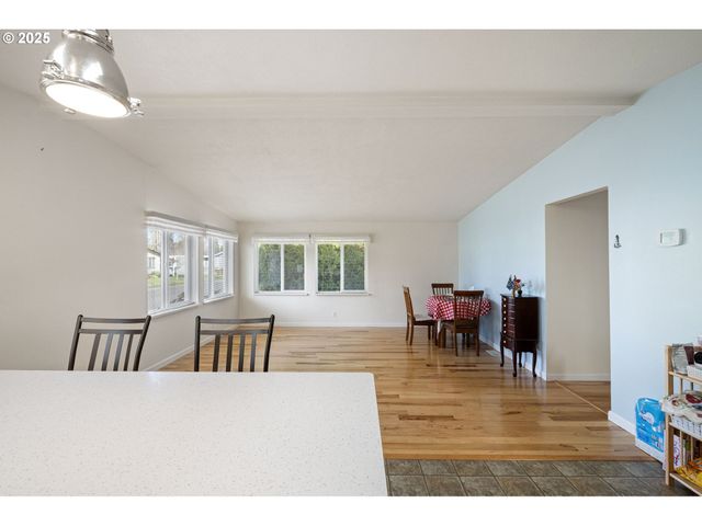 3355 N DELTA Hwy 160, Eugene, OR 97408