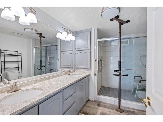 3355 N DELTA Hwy 160, Eugene, OR 97408