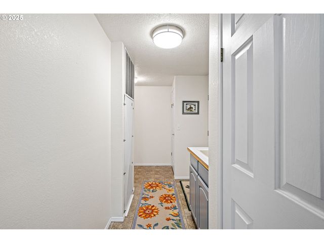 3355 N DELTA Hwy 160, Eugene, OR 97408