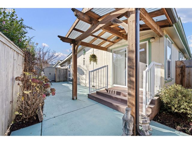 3355 N DELTA Hwy 160, Eugene, OR 97408