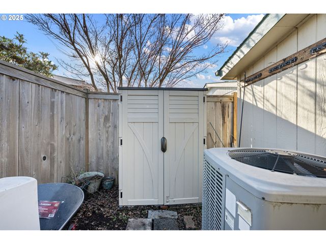 3355 N DELTA Hwy 160, Eugene, OR 97408