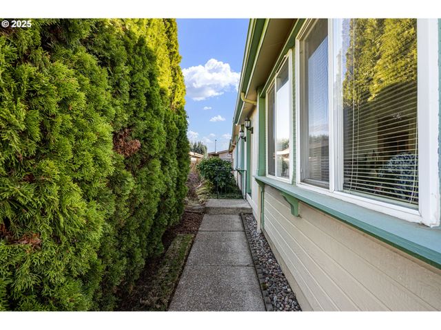 3355 N DELTA Hwy 160, Eugene, OR 97408