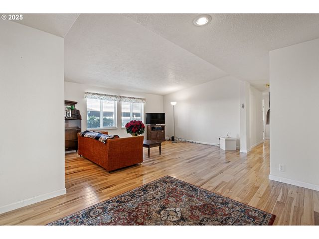 3355 N DELTA Hwy 160, Eugene, OR 97408