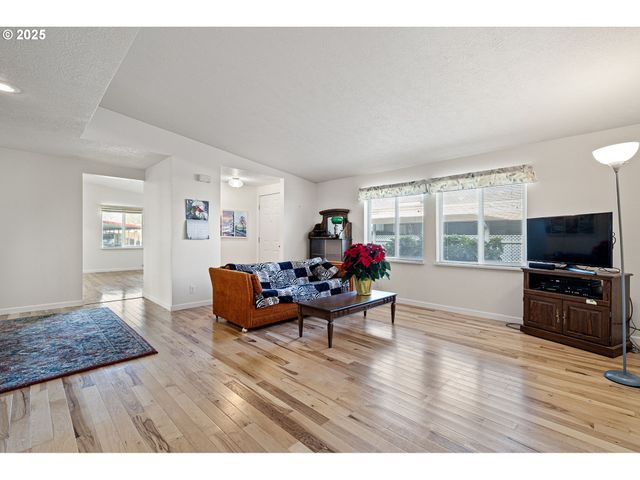 3355 N DELTA Hwy 160, Eugene, OR 97408