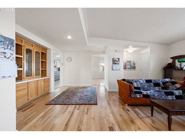 3355 N DELTA Hwy 160, Eugene, OR 97408