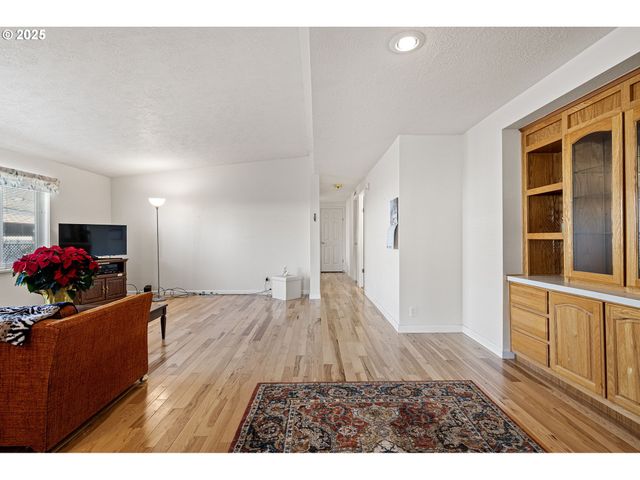 3355 N DELTA Hwy 160, Eugene, OR 97408