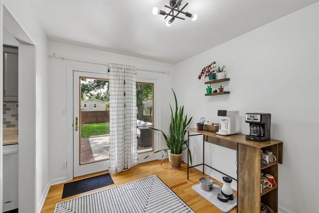 3506 Lindlavista Way, Des Moines, IA 50310