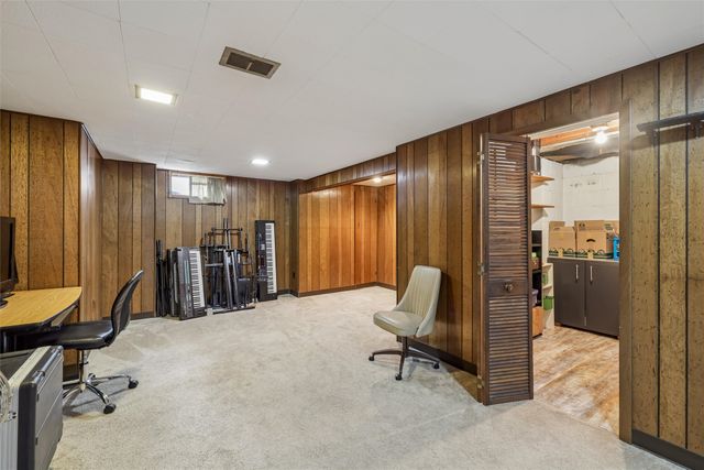 3506 Lindlavista Way, Des Moines, IA 50310