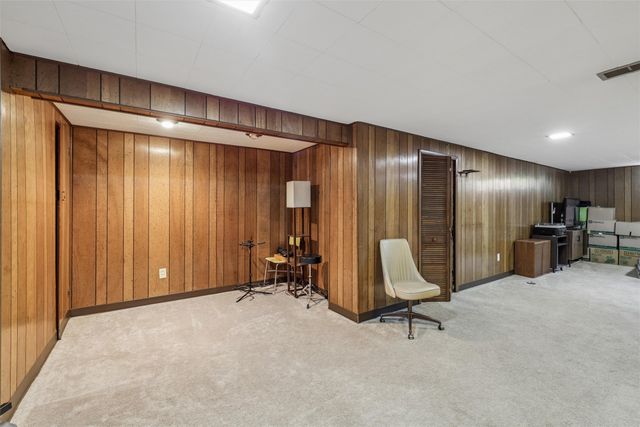 3506 Lindlavista Way, Des Moines, IA 50310