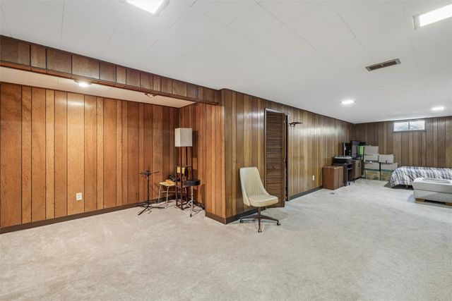 3506 Lindlavista Way, Des Moines, IA 50310