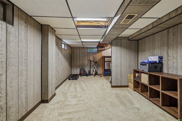 3506 Lindlavista Way, Des Moines, IA 50310