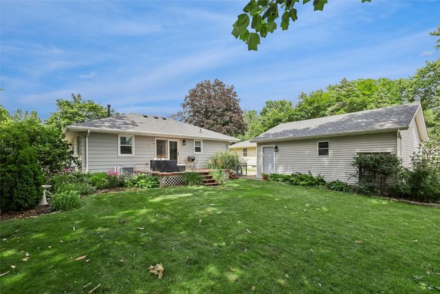 3506 Lindlavista Way, Des Moines, IA 50310
