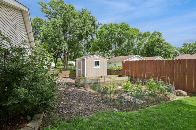 3506 Lindlavista Way, Des Moines, IA 50310