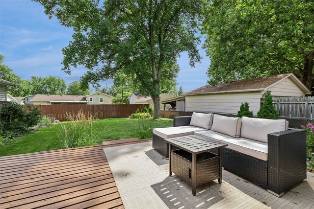 3506 Lindlavista Way, Des Moines, IA 50310