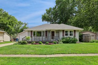 3506 Lindlavista Way, Des Moines, IA 50310