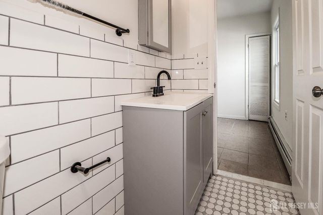 362 Market Street 3F, Perth Amboy, NJ 08861