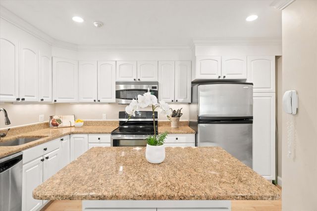 500 Northshore Rd 11A, Peabody, MA 01960