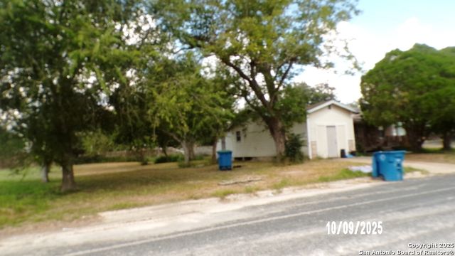 1000 W Clare, Beeville, TX 78102