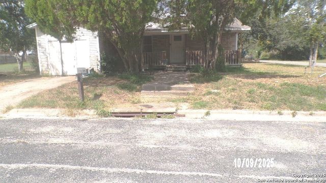 1000 W Clare, Beeville, TX 78102