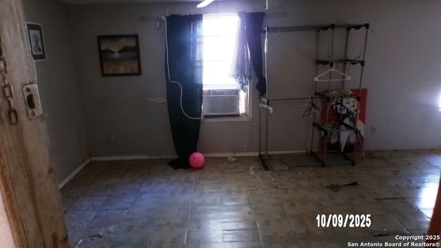 1000 W Clare, Beeville, TX 78102