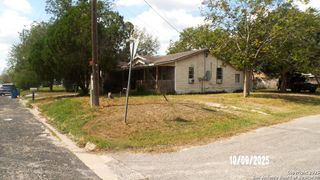 1000 W Clare, Beeville, TX 78102