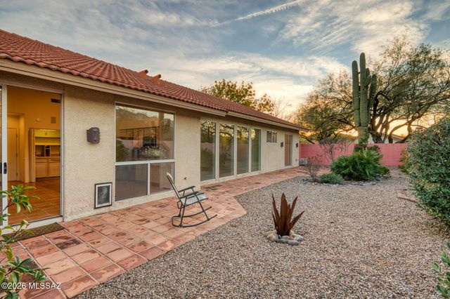 5590 N Waterfield Drive, Tucson, AZ 85750