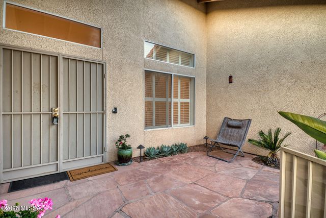 5590 N Waterfield Drive, Tucson, AZ 85750