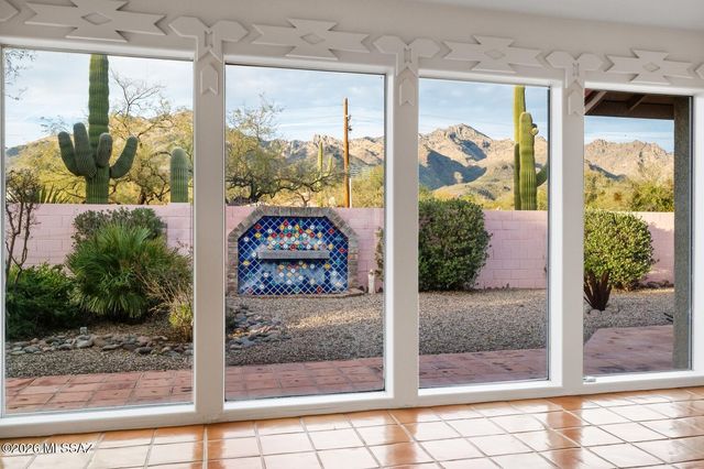 5590 N Waterfield Drive, Tucson, AZ 85750