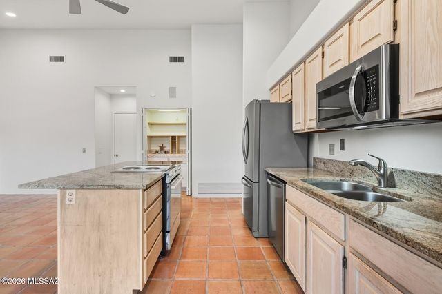 5590 N Waterfield Drive, Tucson, AZ 85750