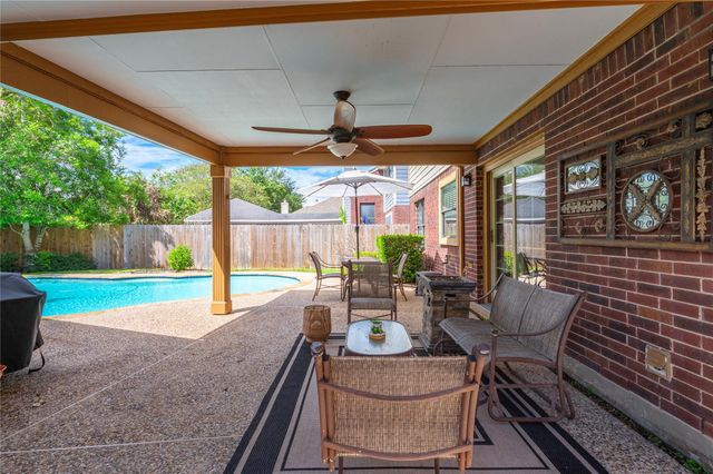 113 Coral Bay Drive, League City, TX 77573