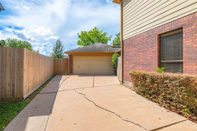 113 Coral Bay Drive, League City, TX 77573