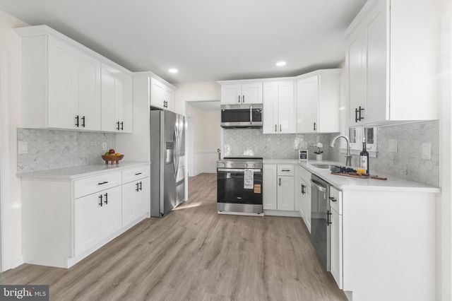 210 W SILVER FOX RD, Newark, DE 19702