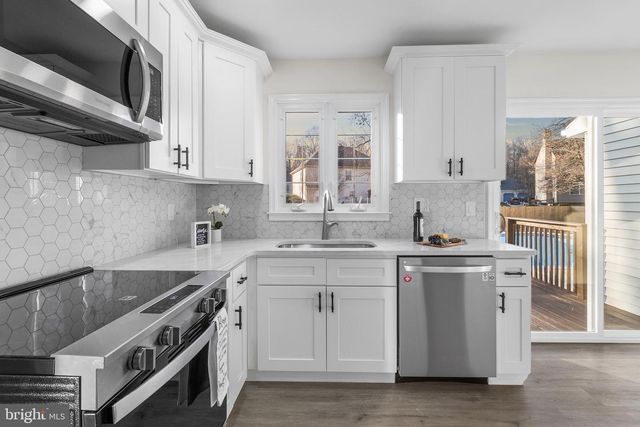 210 W SILVER FOX RD, Newark, DE 19702